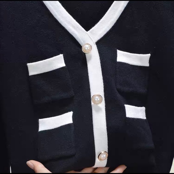 Chanel style sweater with faux pearls button - Picture 3 of 4